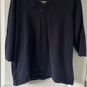 Avenue Women's V-Neck Sweater in Navy